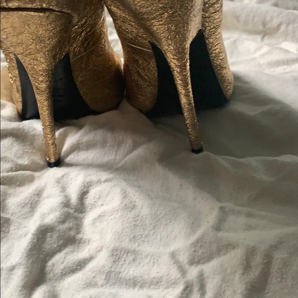 Giuseppe Zanotti Gold Metallic Open-Toe Pumps - Picture 6 of 7